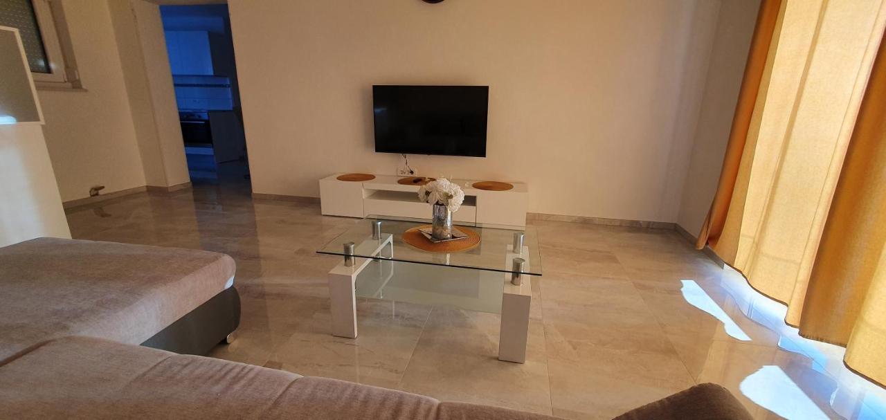 Apartmani Naomi&Leo Сень Екстер'єр фото