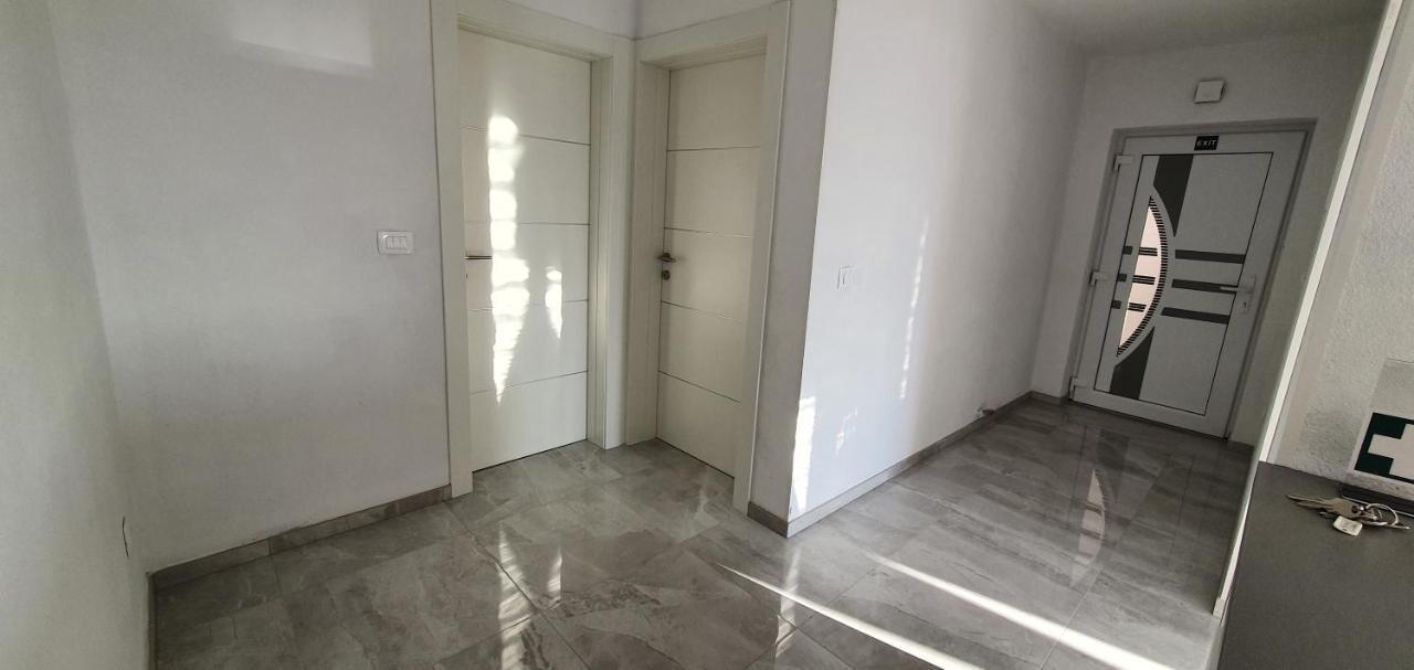 Apartmani Naomi&Leo Сень Екстер'єр фото