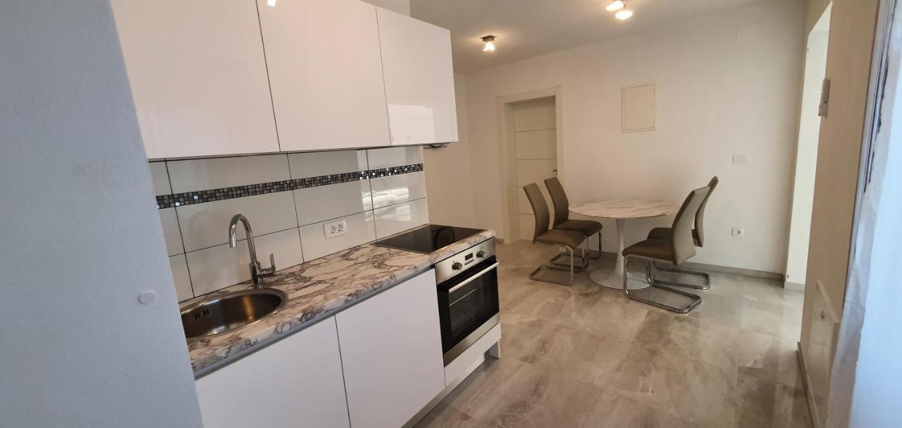 Apartmani Naomi&Leo Сень Екстер'єр фото
