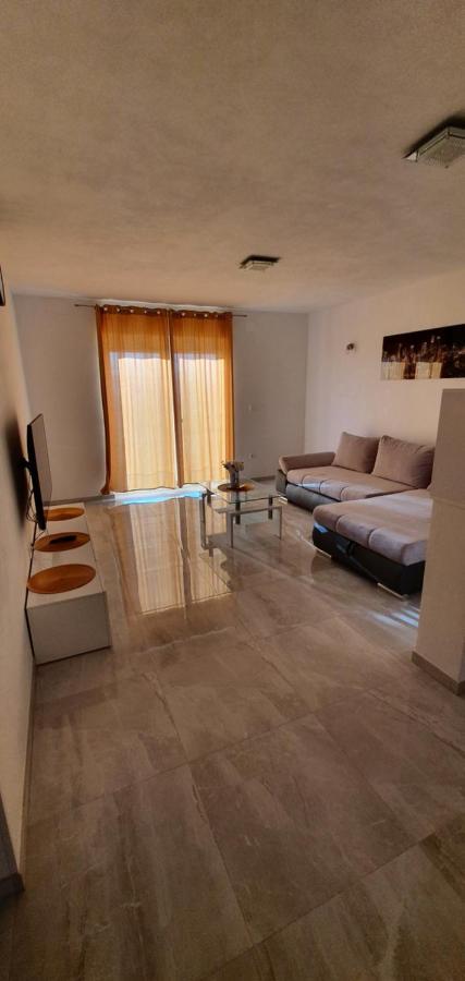 Apartmani Naomi&Leo Сень Екстер'єр фото