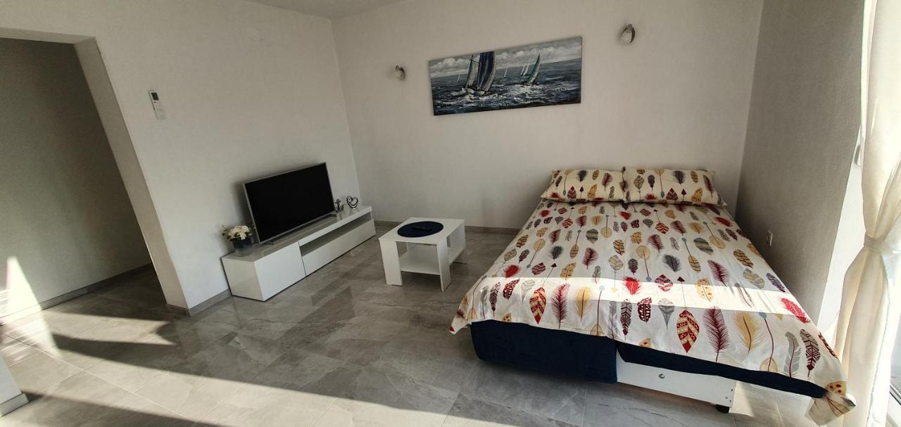 Apartmani Naomi&Leo Сень Екстер'єр фото