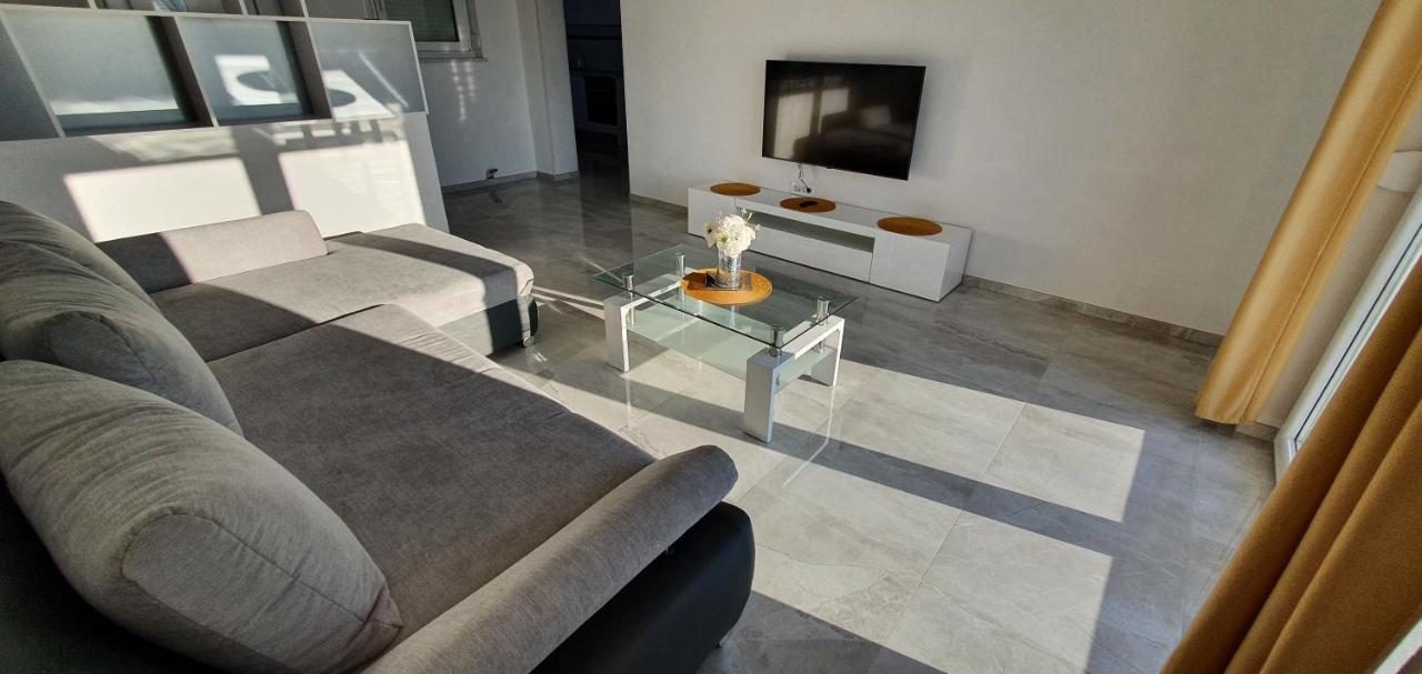 Apartmani Naomi&Leo Сень Екстер'єр фото