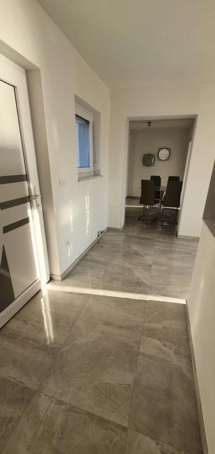 Apartmani Naomi&Leo Сень Екстер'єр фото