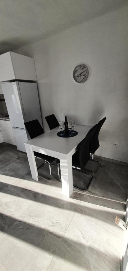 Apartmani Naomi&Leo Сень Екстер'єр фото