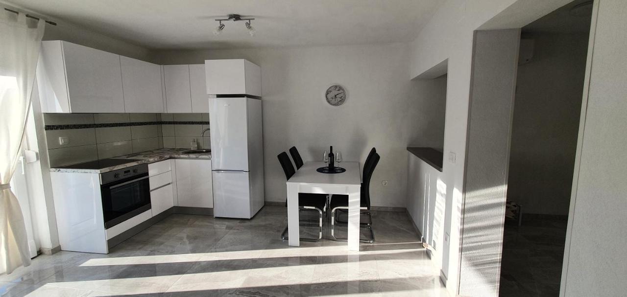 Apartmani Naomi&Leo Сень Екстер'єр фото