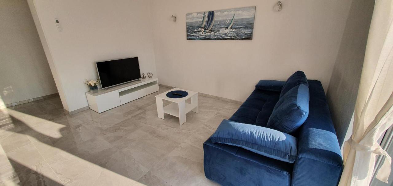 Apartmani Naomi&Leo Сень Екстер'єр фото
