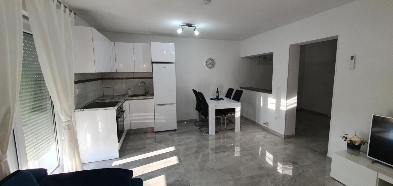 Apartmani Naomi&Leo Сень Екстер'єр фото