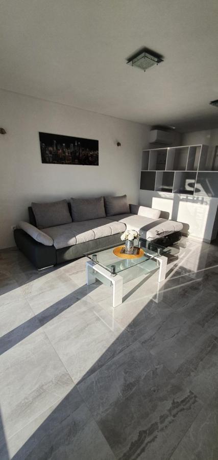 Apartmani Naomi&Leo Сень Екстер'єр фото