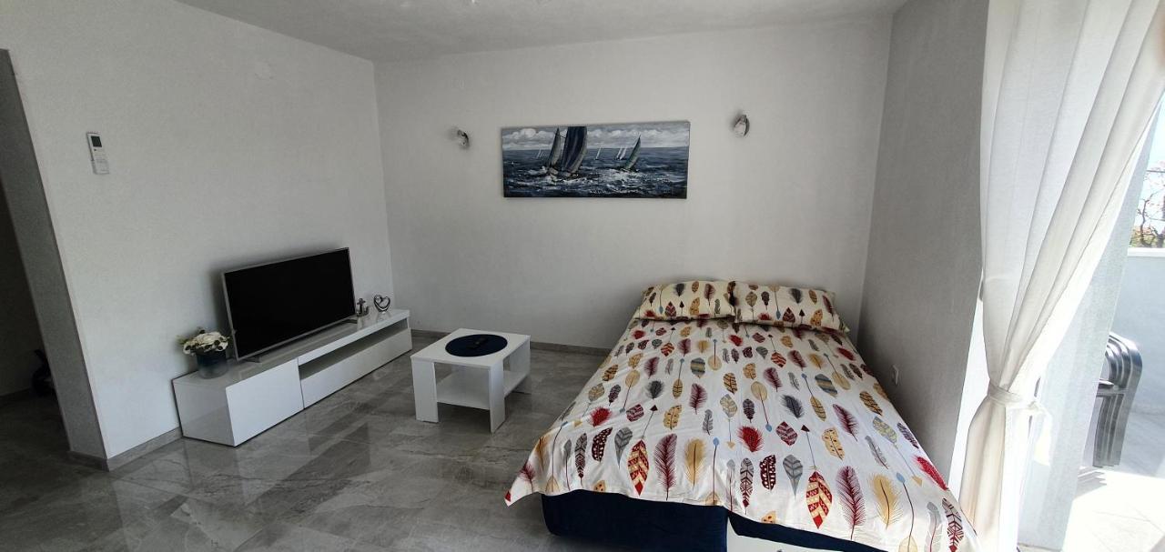 Apartmani Naomi&Leo Сень Екстер'єр фото