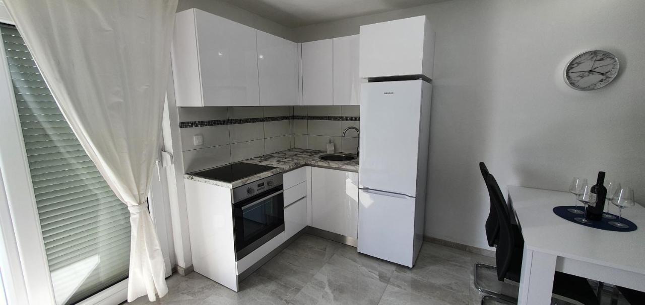 Apartmani Naomi&Leo Сень Екстер'єр фото