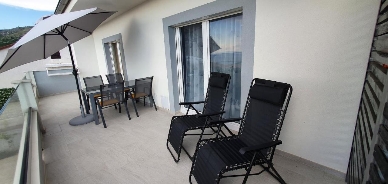 Apartmani Naomi&Leo Сень Екстер'єр фото